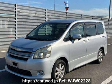 Toyota Noah ZRR70W