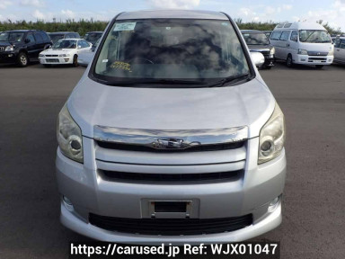 Toyota Noah ZRR70W