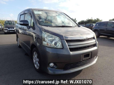 Toyota Noah ZRR70W