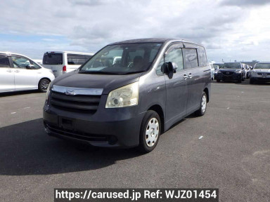 Toyota Noah ZRR70G