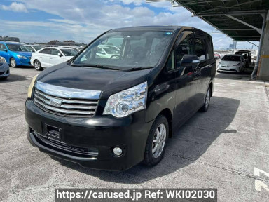 Toyota Noah ZRR70G