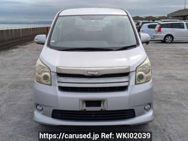 Toyota Noah ZRR70W