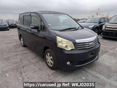 Toyota Noah ZRR70G