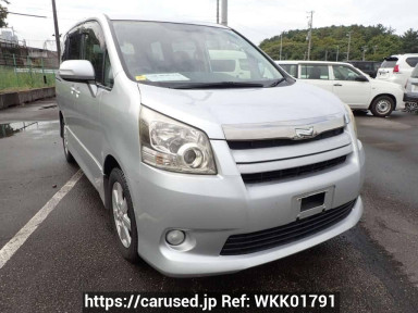 Toyota Noah ZRR70W