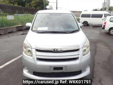 Toyota Noah ZRR70W