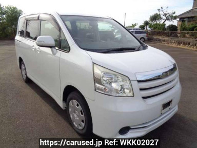 Toyota Noah ZRR70G