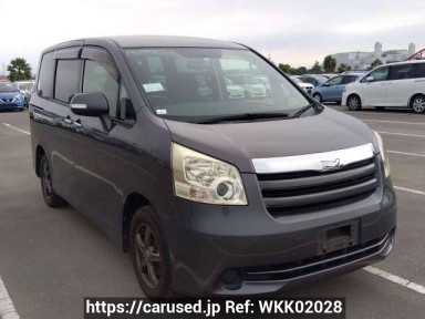 Toyota Noah ZRR70G