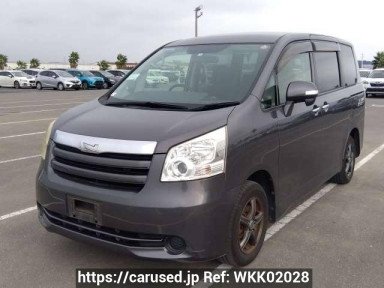 Toyota Noah ZRR70G