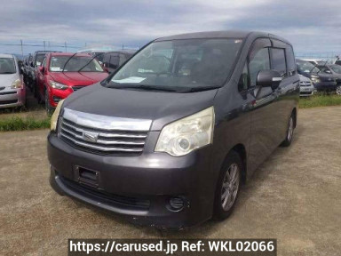 Toyota Noah ZRR70G