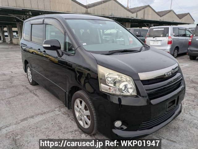 Toyota Noah ZRR75W