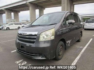 Toyota Noah ZRR70G