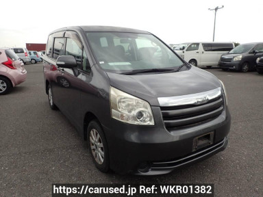 Toyota Noah ZRR70G