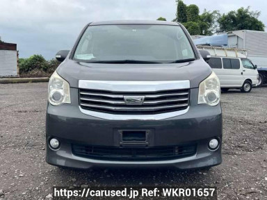 Toyota Noah ZRR70G