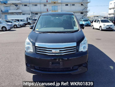 Toyota Noah ZRR70G