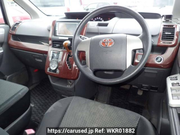 Used 2009 AT toyota noah ZRR75W Image[17]