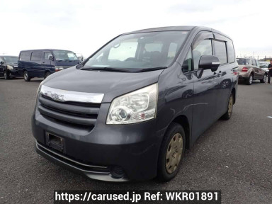 Toyota Noah ZRR70G