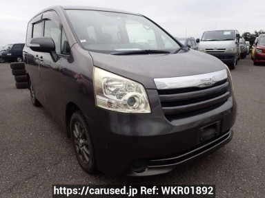 Toyota Noah ZRR70G