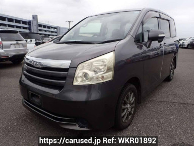 Toyota Noah ZRR70G