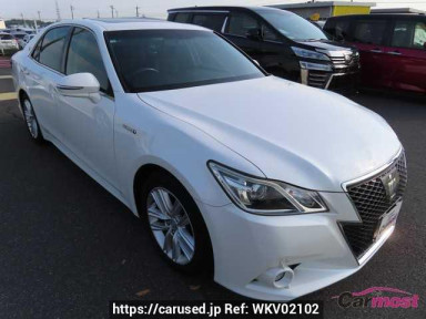 Toyota Crown Hybrid AWS210