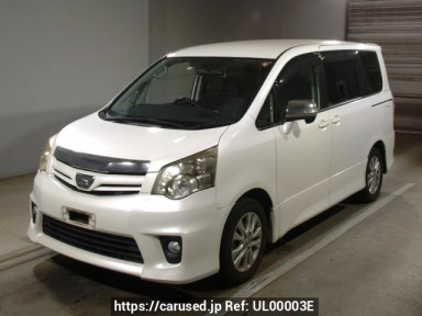 Toyota Noah ZRR70W