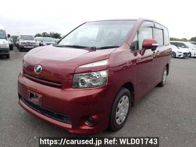 Toyota Voxy ZRR70G