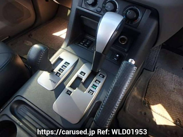 Used 2005 AT mitsubishi pajero V73W Image[26]
