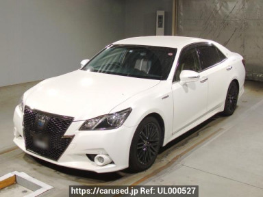 Toyota Crown Hybrid AWS210