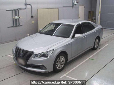 Toyota Crown Hybrid AWS210