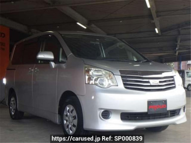 Toyota Noah ZRR70G