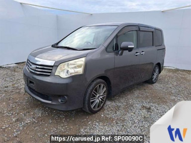 Toyota Noah ZRR70G