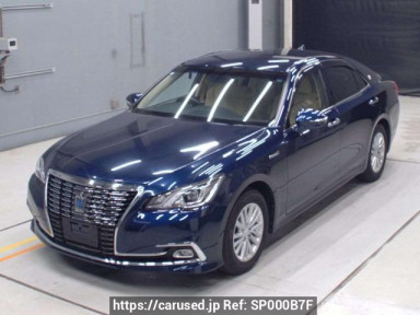 Toyota Crown Hybrid AWS210