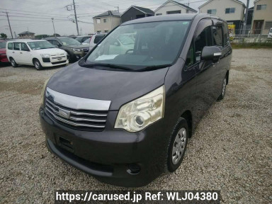 Toyota Noah ZRR70G