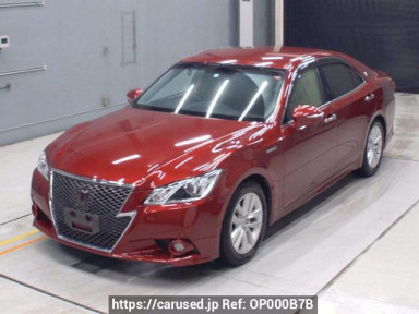 Toyota Crown Hybrid AWS210