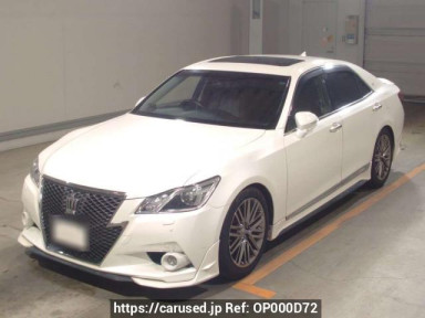 Toyota Crown GRS214