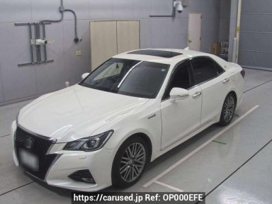 Toyota Crown Hybrid AWS210