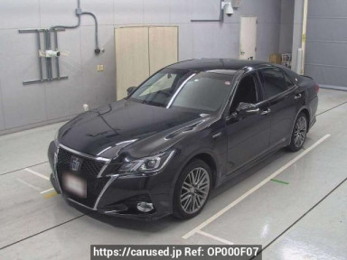 Toyota Crown Hybrid AWS211