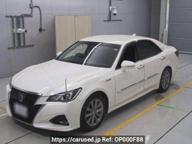 Toyota Crown Hybrid AWS210