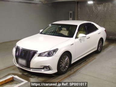 Toyota Crown Hybrid AWS210