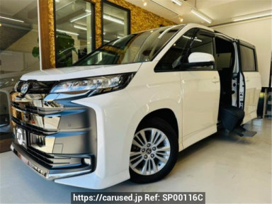 Toyota Noah ZWR90W