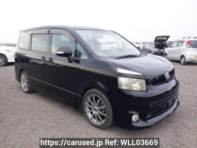 Toyota Voxy ZRR70W