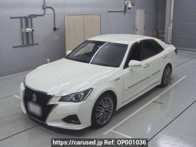 Toyota Crown Hybrid AWS210