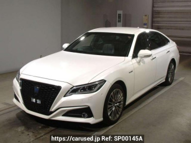 Toyota Crown Hybrid AZSH20