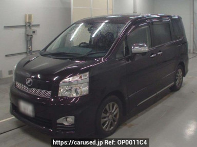 Toyota Voxy ZRR70W