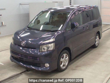 Toyota Voxy ZRR75W