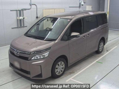 Toyota Voxy ZRR85G