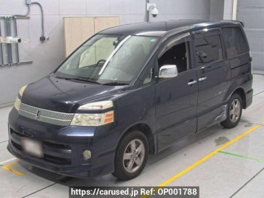 Toyota Voxy AZR60G