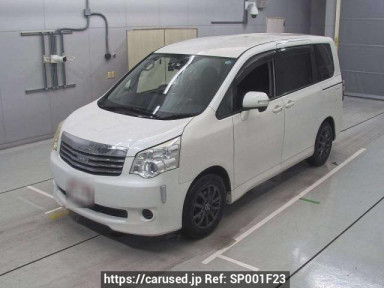 Toyota Noah ZRR70G