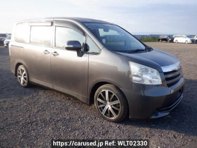 Toyota Noah ZRR70G