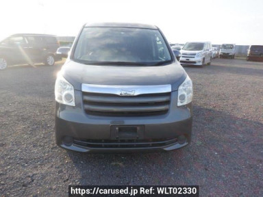 Toyota Noah ZRR70G