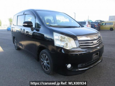 Toyota Noah ZRR70G